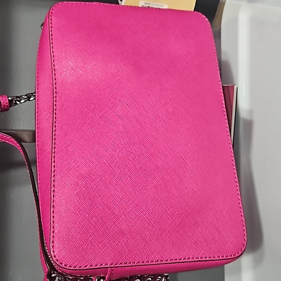 MICHAEL KORS NWT crossbody and Silver heart necklace bundle - Picture 6 of 8